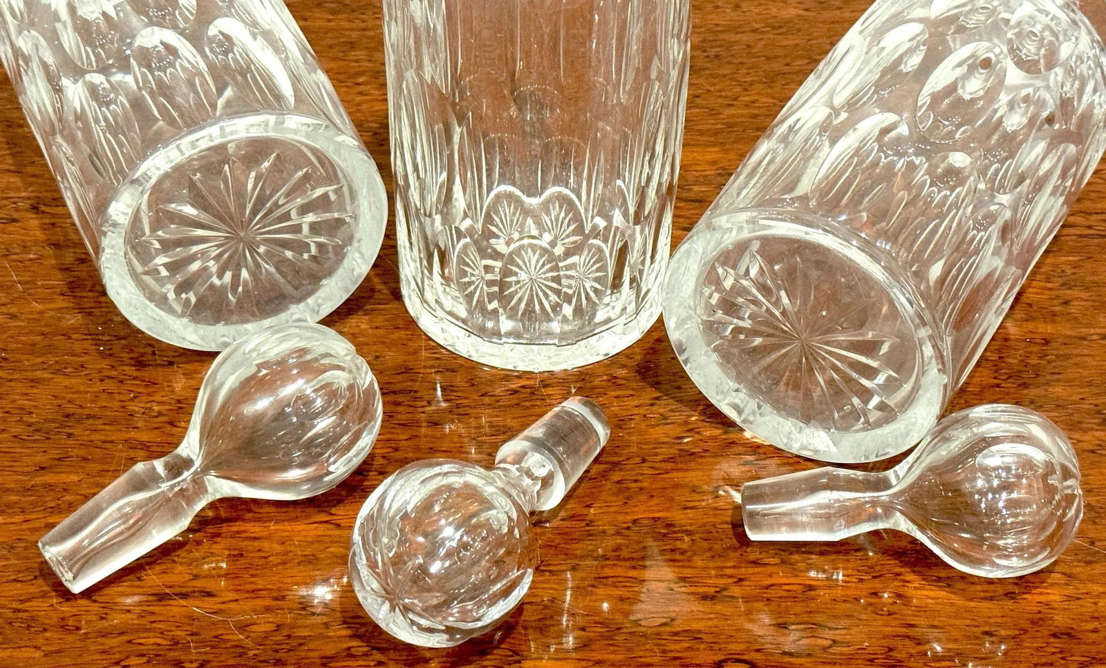 Silverplated Tantalus, John Sherwood & Sons, 3 Optical Cut Glass Decanters, 1900 - 3