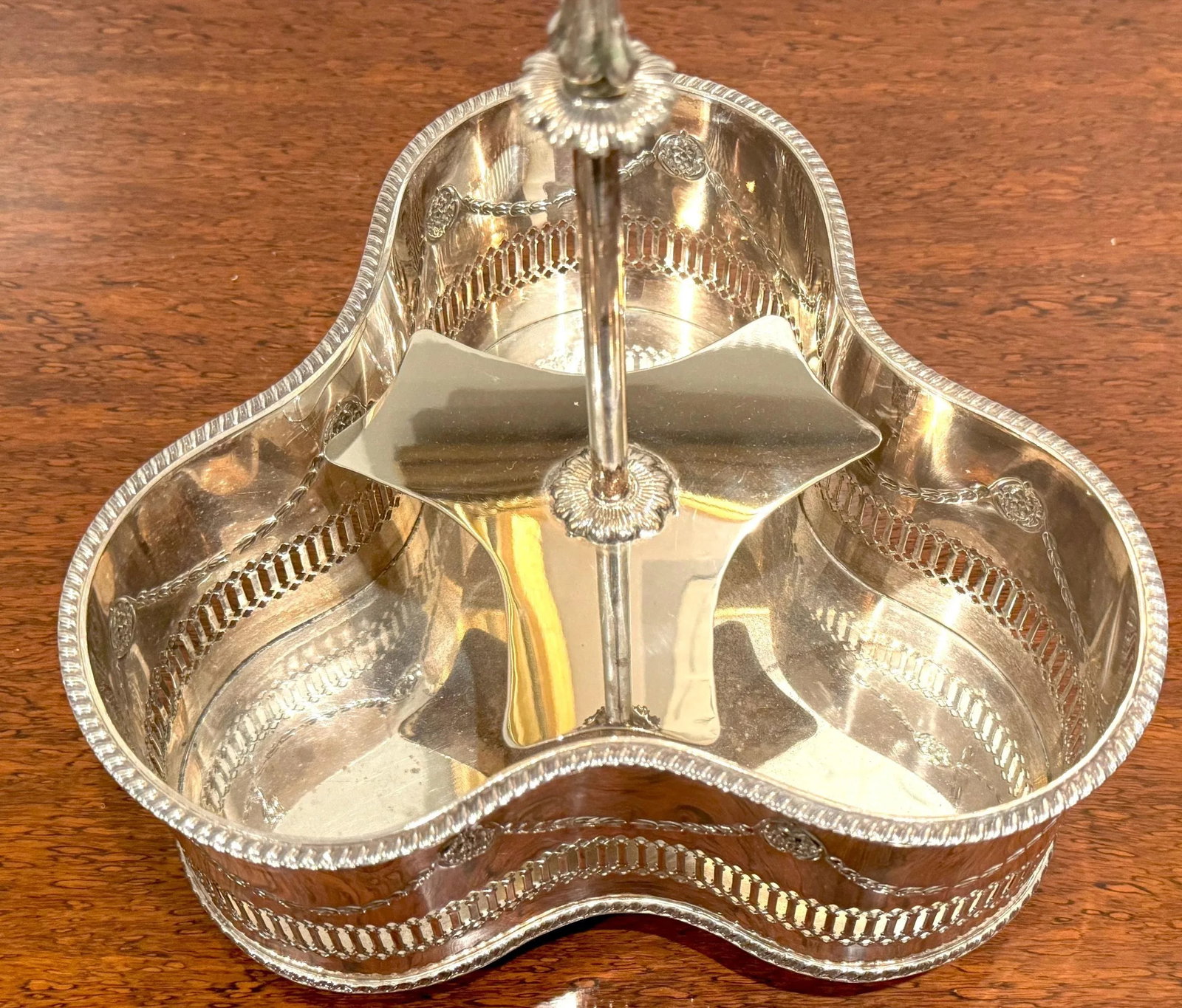 Silverplated Tantalus, John Sherwood & Sons, 3 Optical Cut Glass Decanters, 1900 - 4