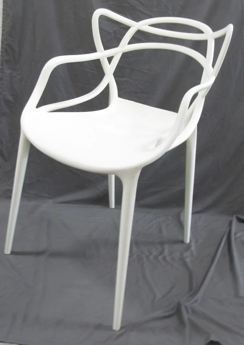 Mid-Century Modern White Technopolymer Chair Attributed to Philippe Starck for Kartell - 10
