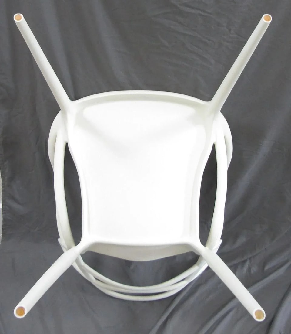 Mid-Century Modern White Technopolymer Chair Attributed to Philippe Starck for Kartell - 13
