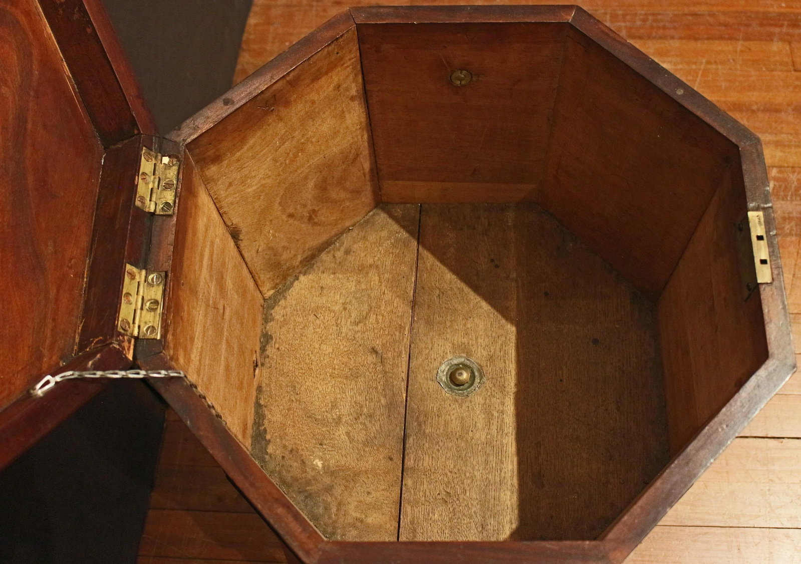 Circa 1770 English George III Period Cellarette on Stand - 4