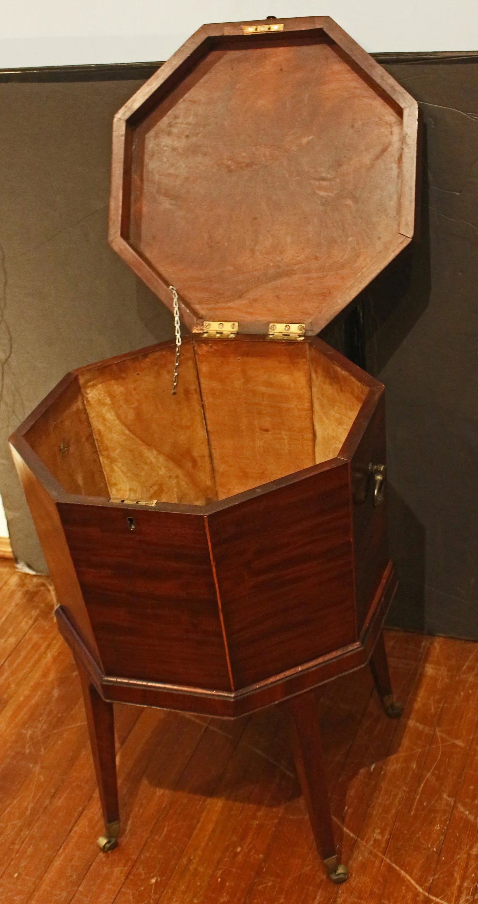 Circa 1770 English George III Period Cellarette on Stand - 5
