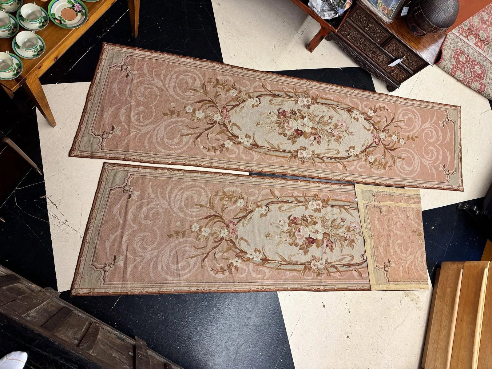 100% Wool Hand Knotted French Aubusson Pair of Runners in Muted Cream/Peach/Pink Floral Pattern - 3
