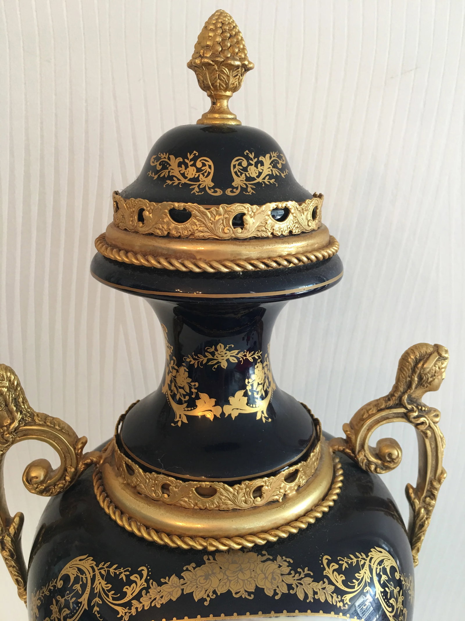 Late 19th Century Acf Victorian Romantic French Porcelain Gilt Vase - 4