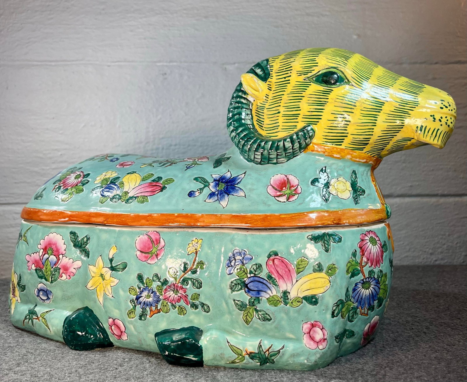 Early 20th Century Chinese Enameled Porcelain Lidded Ram Tureen - 2