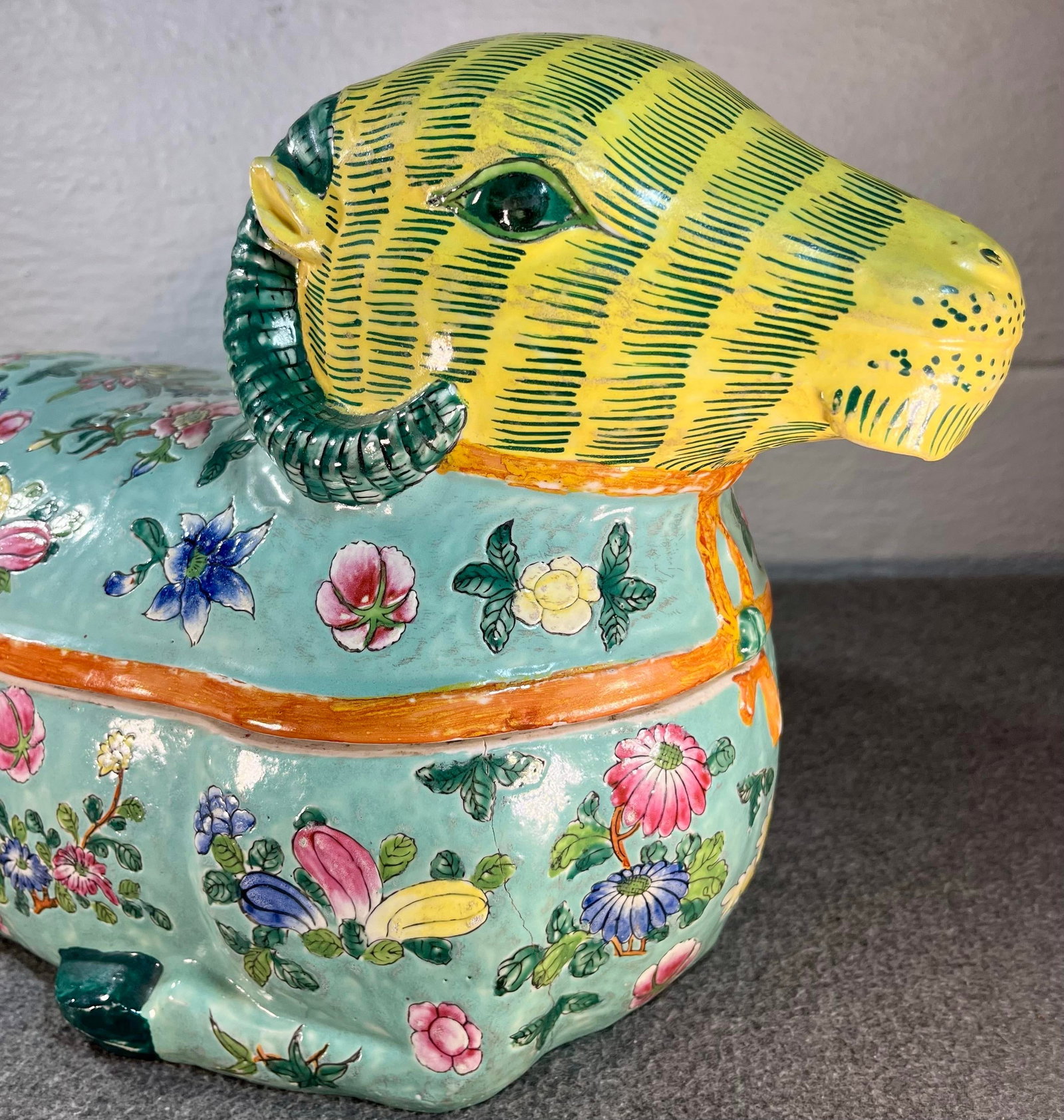 Early 20th Century Chinese Enameled Porcelain Lidded Ram Tureen - 3
