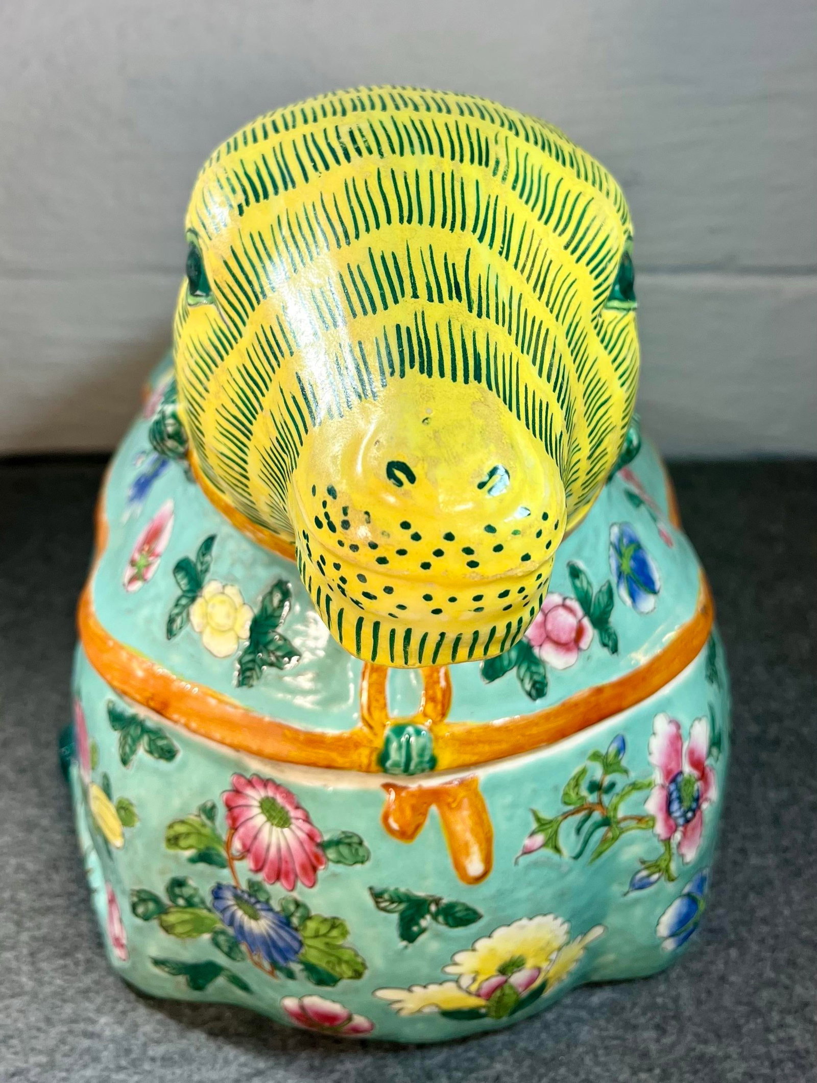 Early 20th Century Chinese Enameled Porcelain Lidded Ram Tureen - 4
