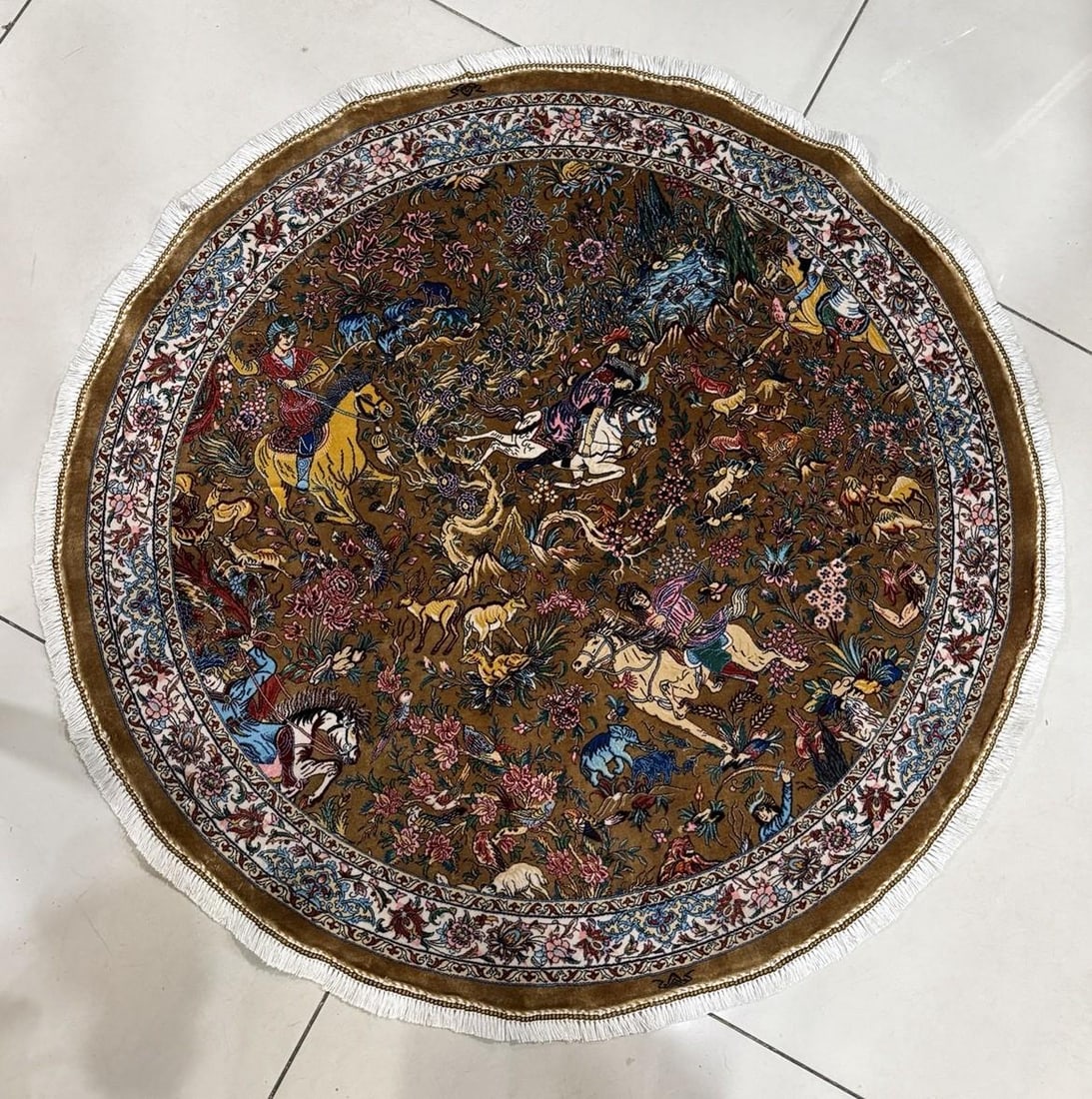 Exquisite Silk Round Rug With Imperial Hunting Scene Carpet - 2