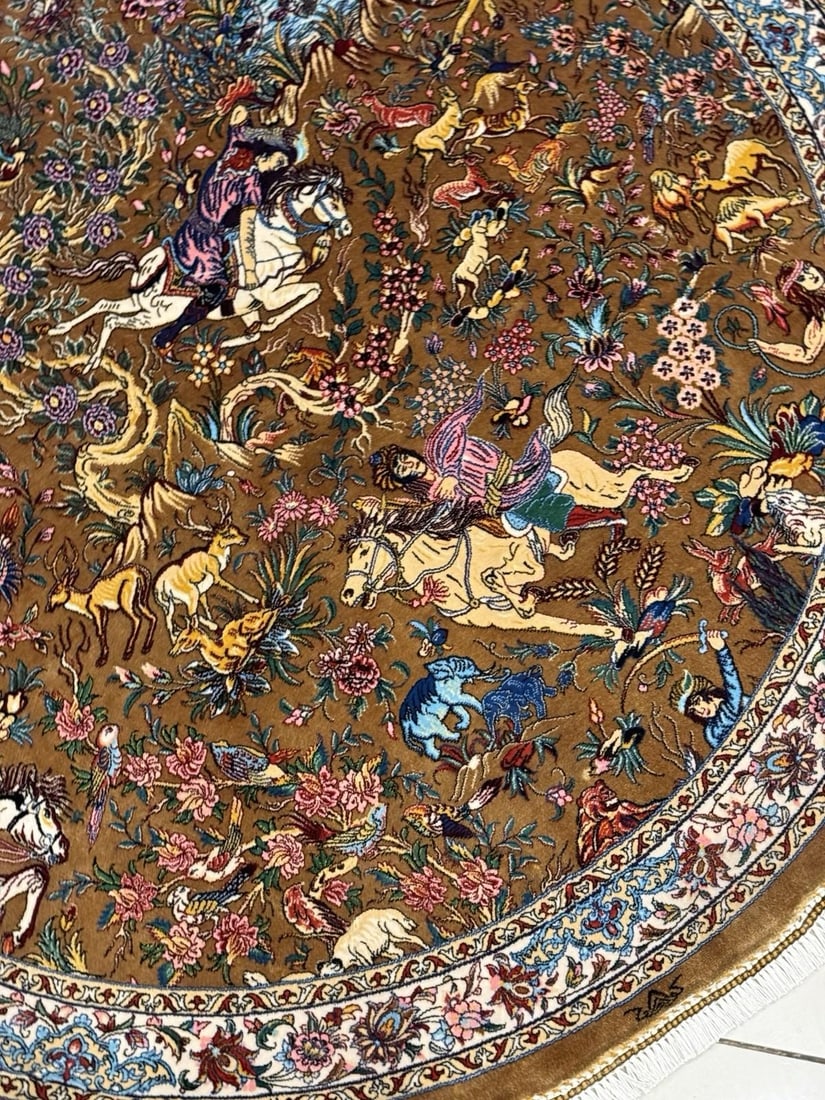 Exquisite Silk Round Rug With Imperial Hunting Scene Carpet - 3