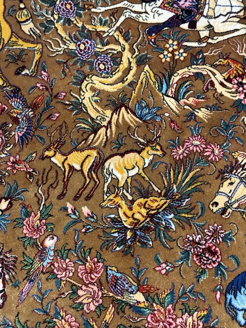 Exquisite Silk Round Rug With Imperial Hunting Scene Carpet - 8