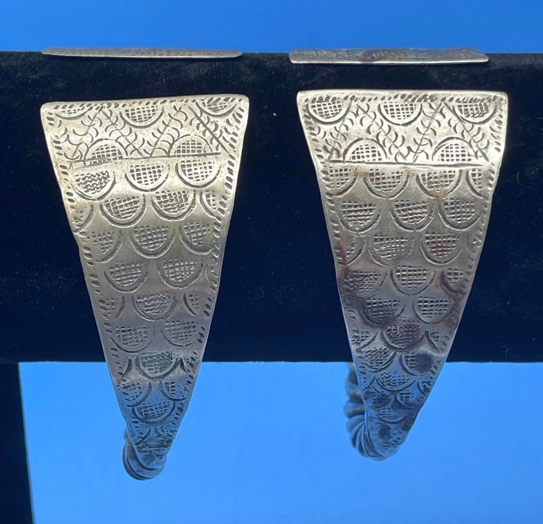 1990s Hmong Hill Tribe Silver Etched Bangle Cuff Bracelet Set, Vintage - 2