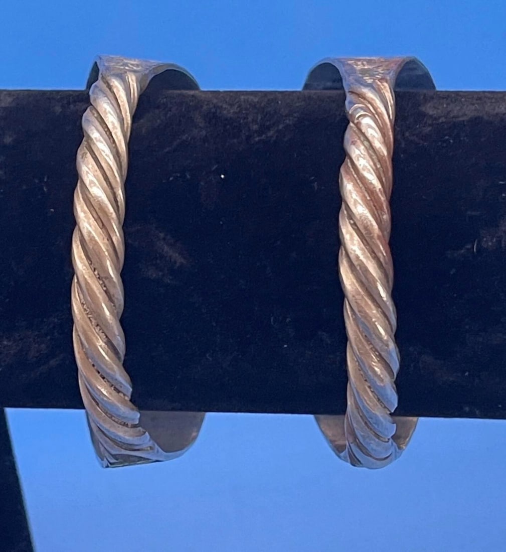 1990s Hmong Hill Tribe Silver Etched Bangle Cuff Bracelet Set, Vintage - 5