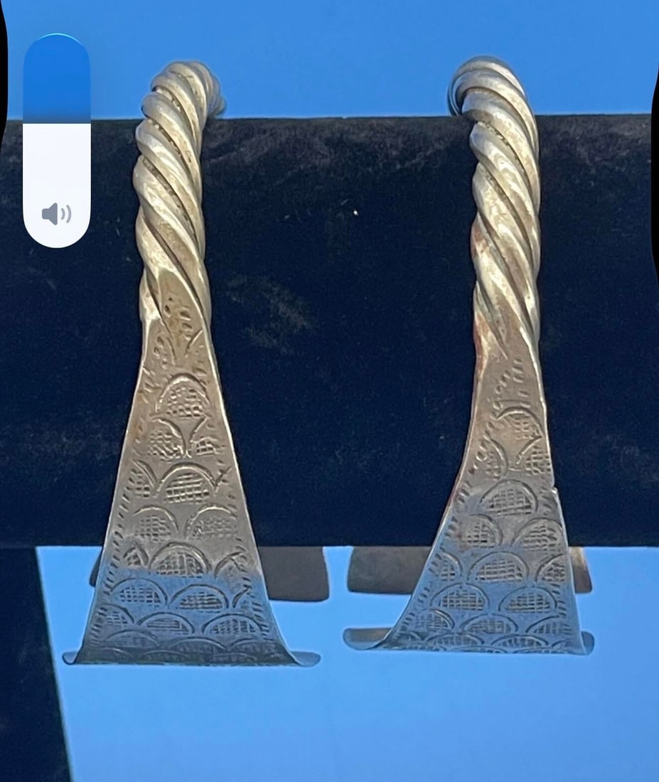 1990s Hmong Hill Tribe Silver Etched Bangle Cuff Bracelet Set, Vintage - 6