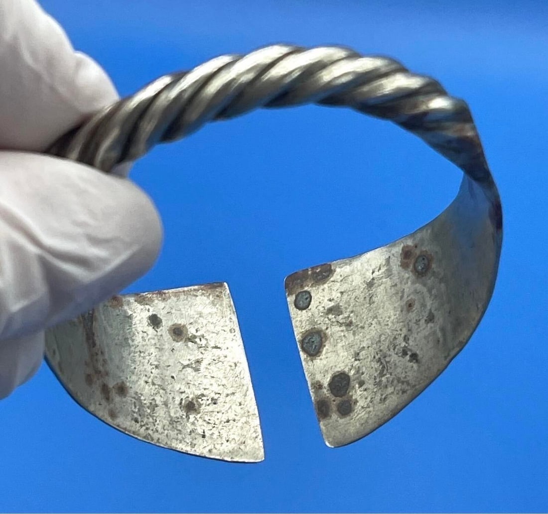 1990s Hmong Hill Tribe Silver Etched Bangle Cuff Bracelet Set, Vintage - 9