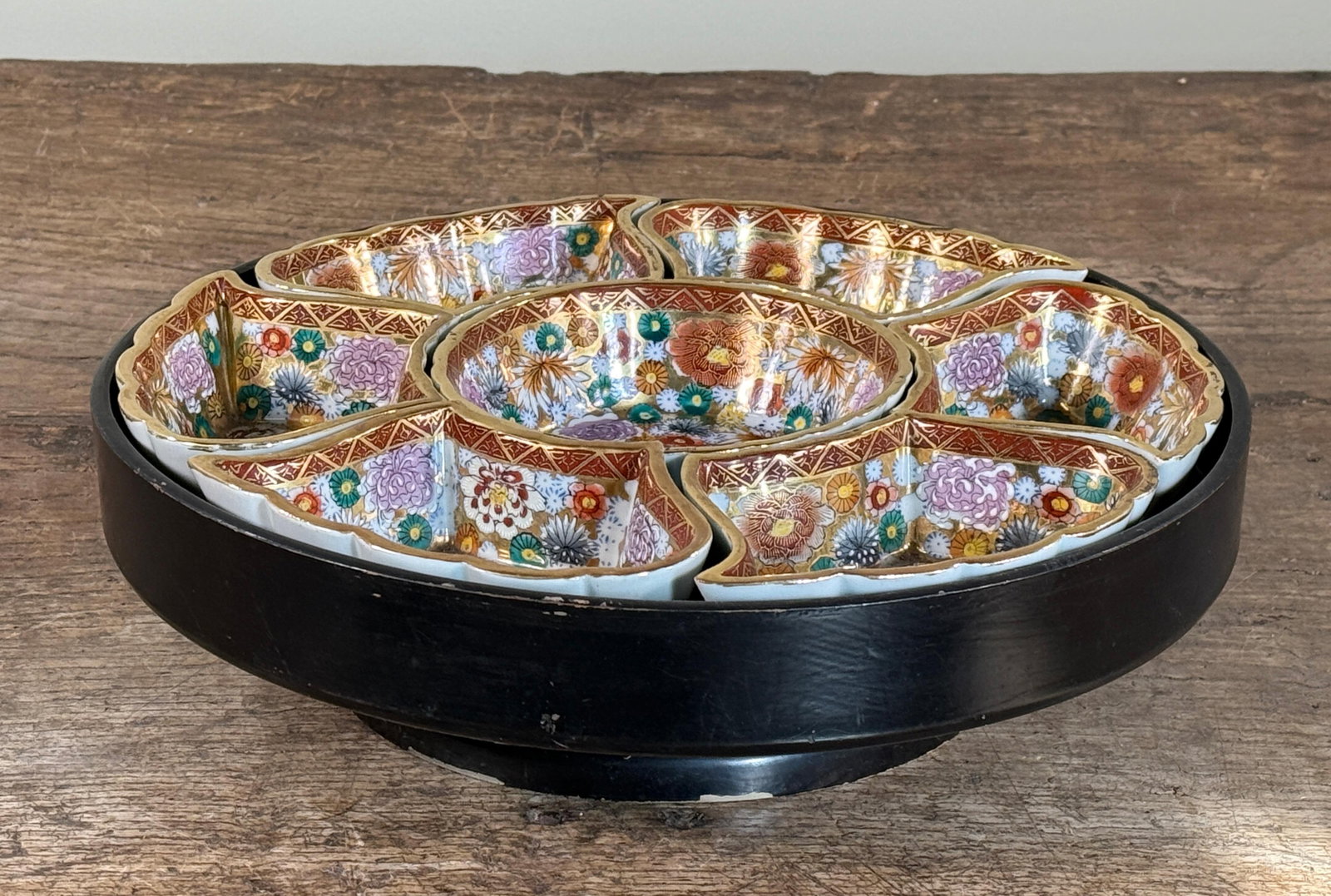 Antique Japanese Kutani Porcelain Divided Serving Bowl in Lacquered Lazy Susan - 3