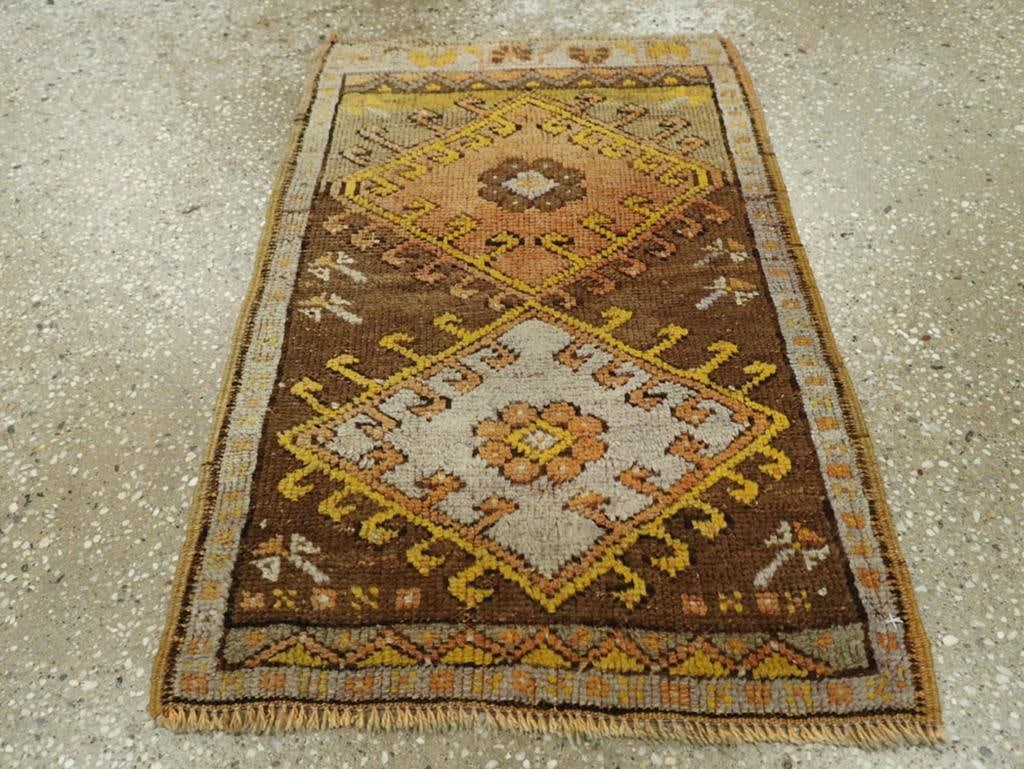 Galerie Shabab Collection Mid-20th Century Turkish Anatolian Throw Rug - 2