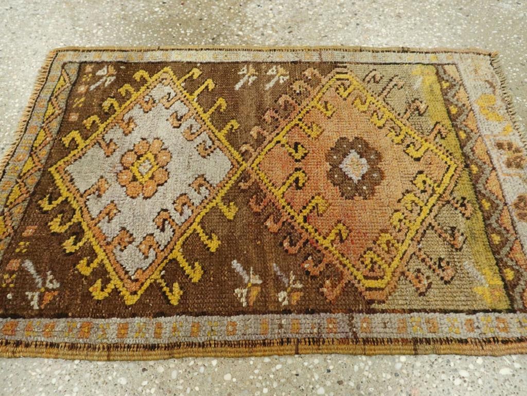 Galerie Shabab Collection Mid-20th Century Turkish Anatolian Throw Rug - 5