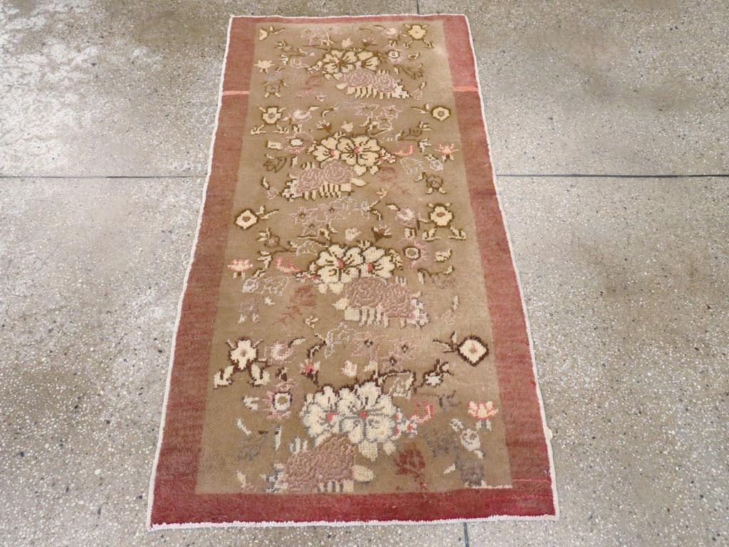 Galerie Shabab Collection Mid-20th Century Turkish Anatolian Throw Rug - 2