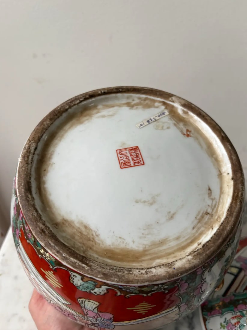 Late 19th Century Chinese Porcelain Kamcheng, a Famille Rose Medallion Vinegar Jar With Lid and Gold - 9