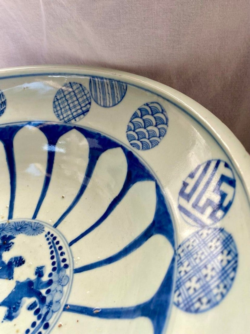 19th Century Japanese Hirado-Style "Helmet" Bowl With Sho-Chiku-Bai Motif - 10