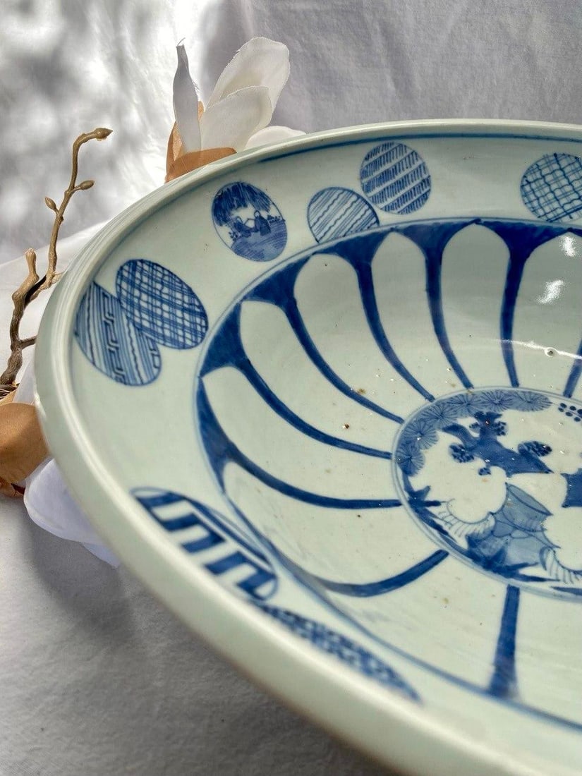 19th Century Japanese Hirado-Style "Helmet" Bowl With Sho-Chiku-Bai Motif - 11