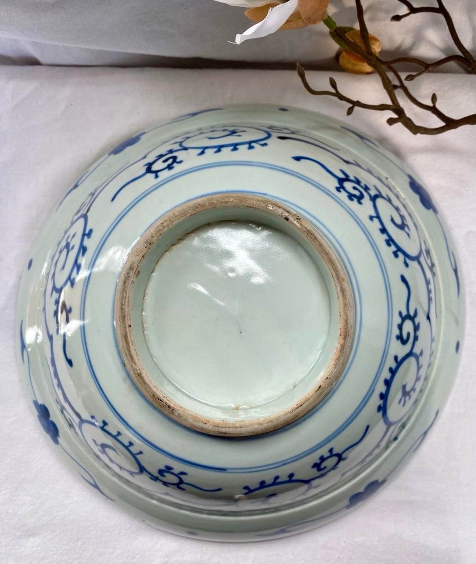 19th Century Japanese Hirado-Style "Helmet" Bowl With Sho-Chiku-Bai Motif - 13