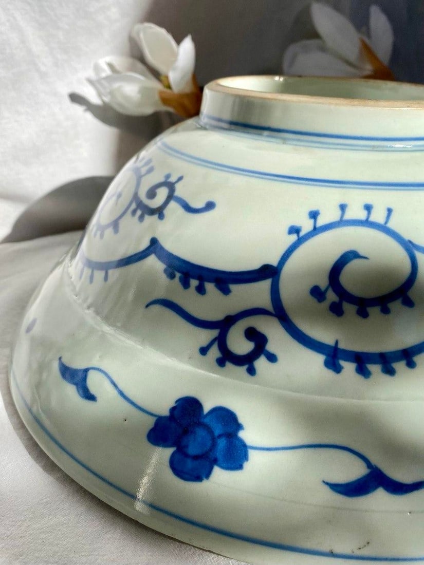 19th Century Japanese Hirado-Style "Helmet" Bowl With Sho-Chiku-Bai Motif - 15