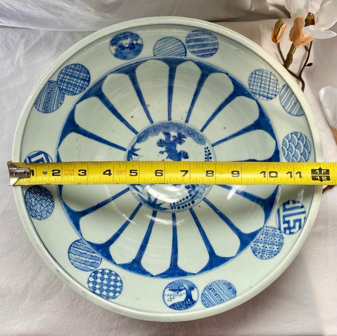 19th Century Japanese Hirado-Style "Helmet" Bowl With Sho-Chiku-Bai Motif - 17