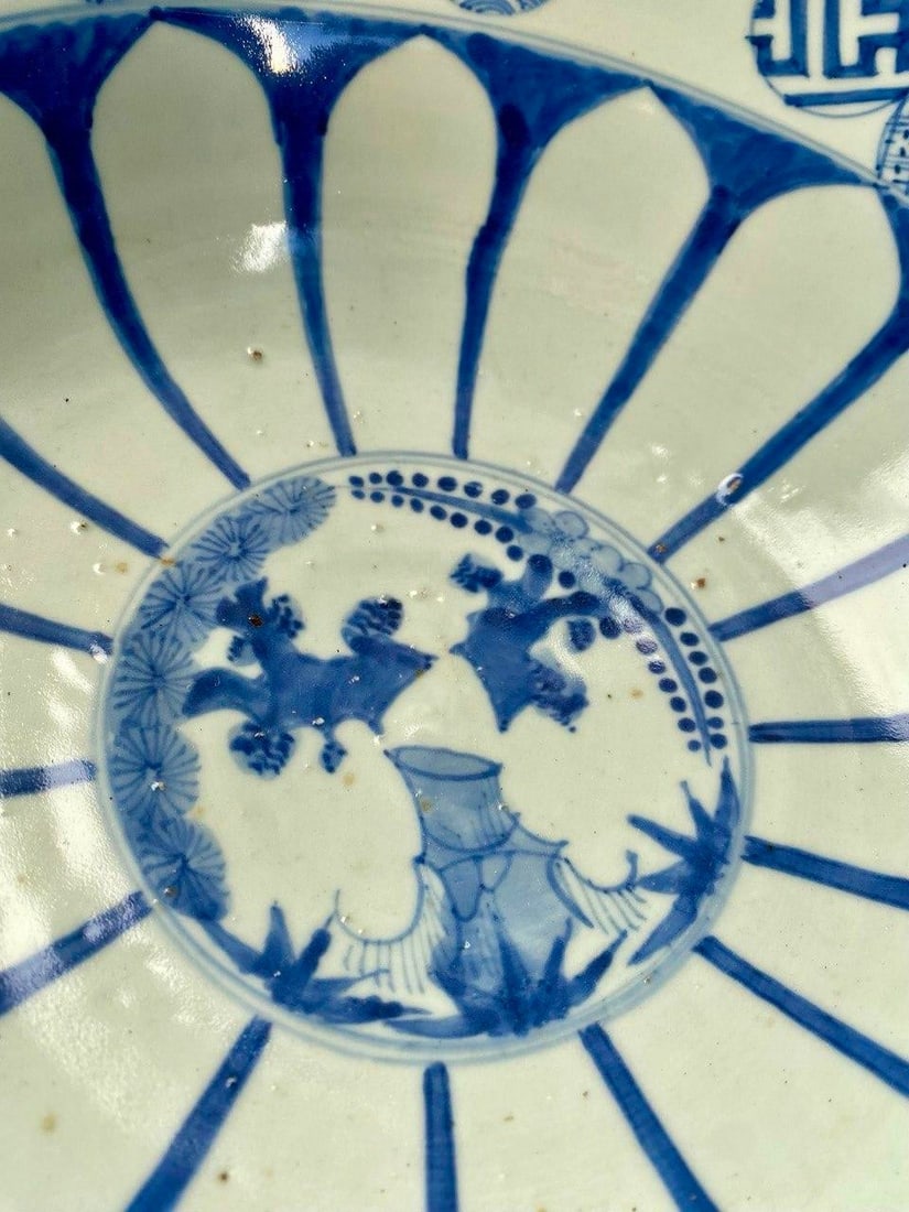 19th Century Japanese Hirado-Style "Helmet" Bowl With Sho-Chiku-Bai Motif - 6