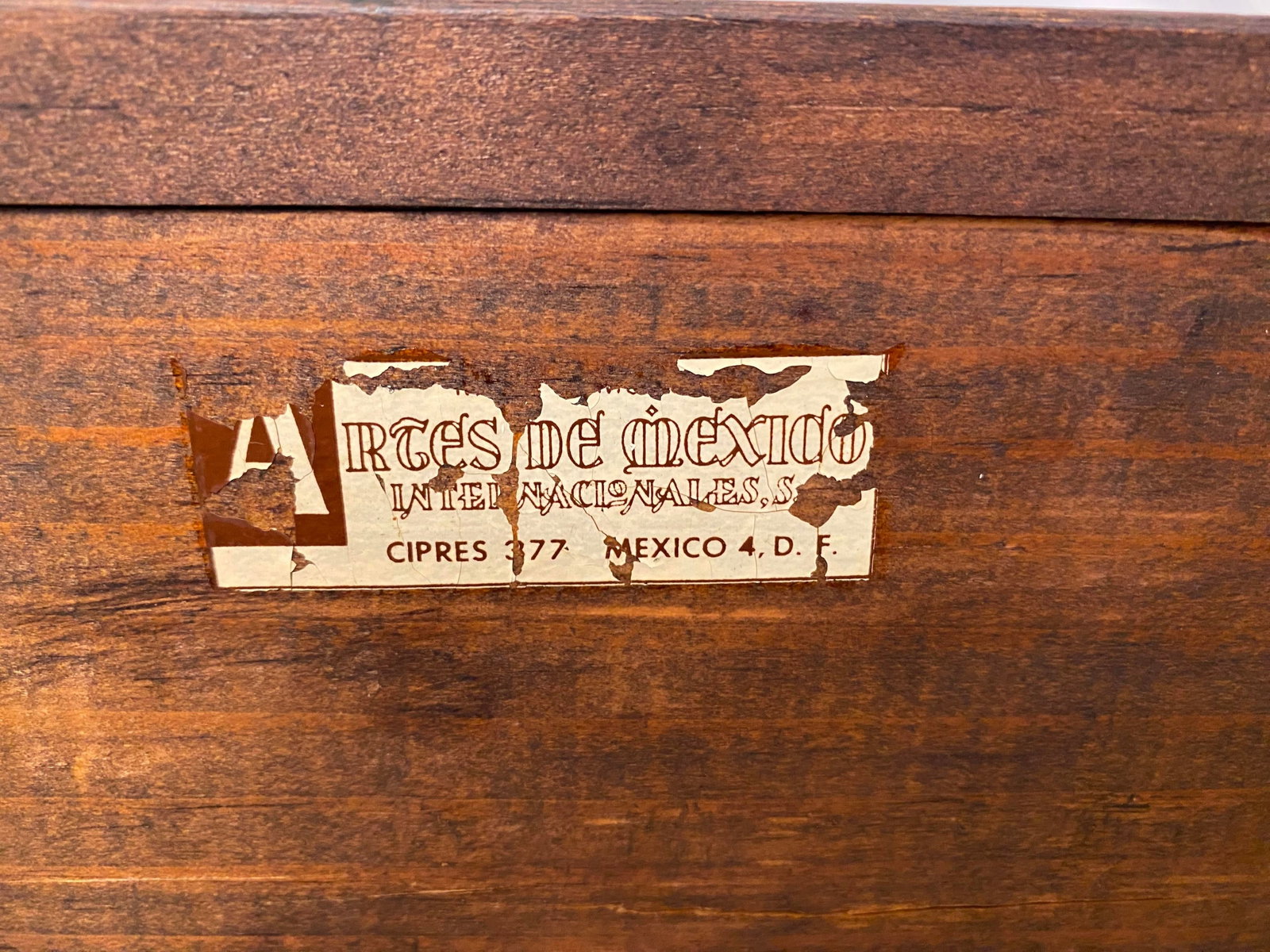 Mid 20th Century Mexican Wooden Tabletop Chest by Artes De Mexico Internacionales - 10
