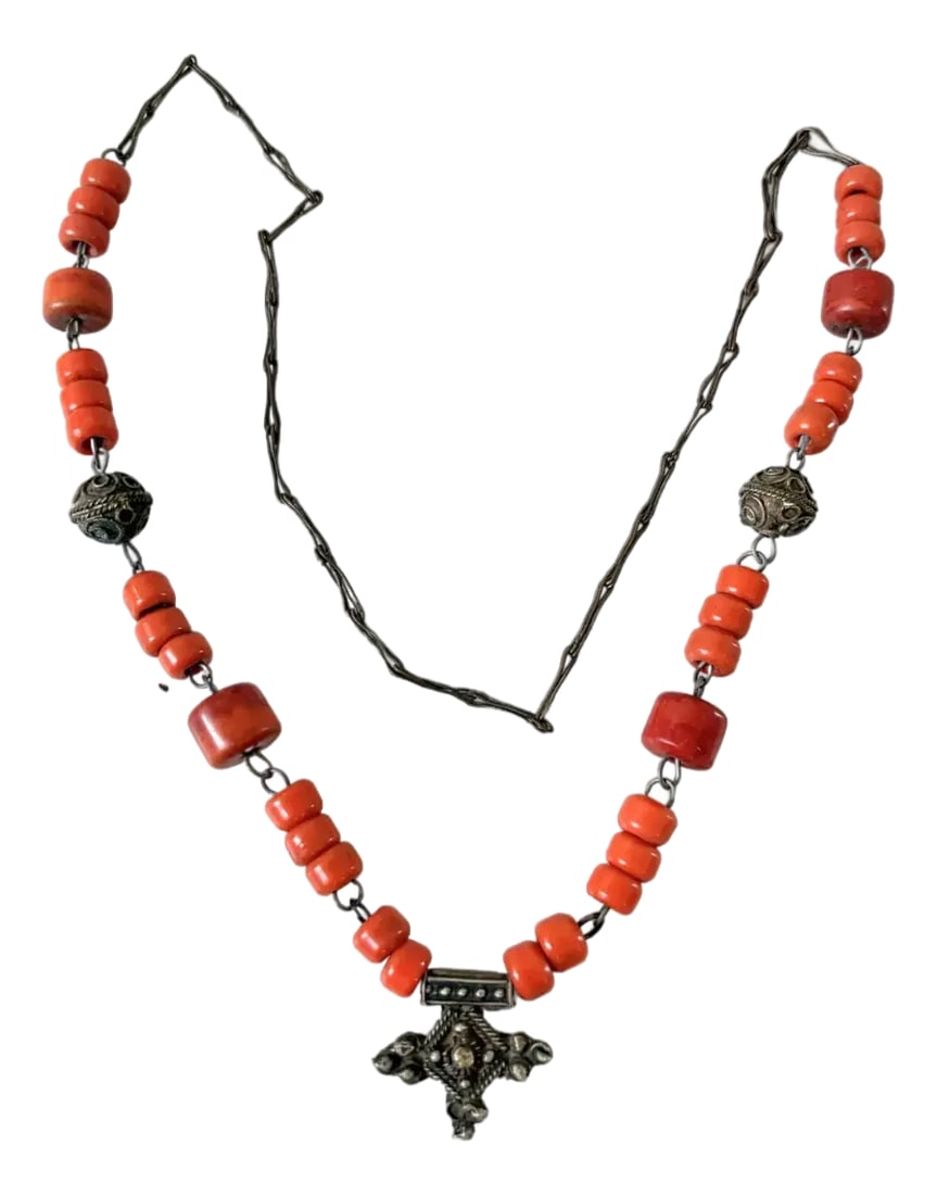 Antique Mauritanian Berber Necklace: This necklace is characteristic of Berber craftsmanship from North Africa, particularly Morocco and Mauritania, known for its ethnic and tribal jewelry. Condition: Alterations: Original Condition