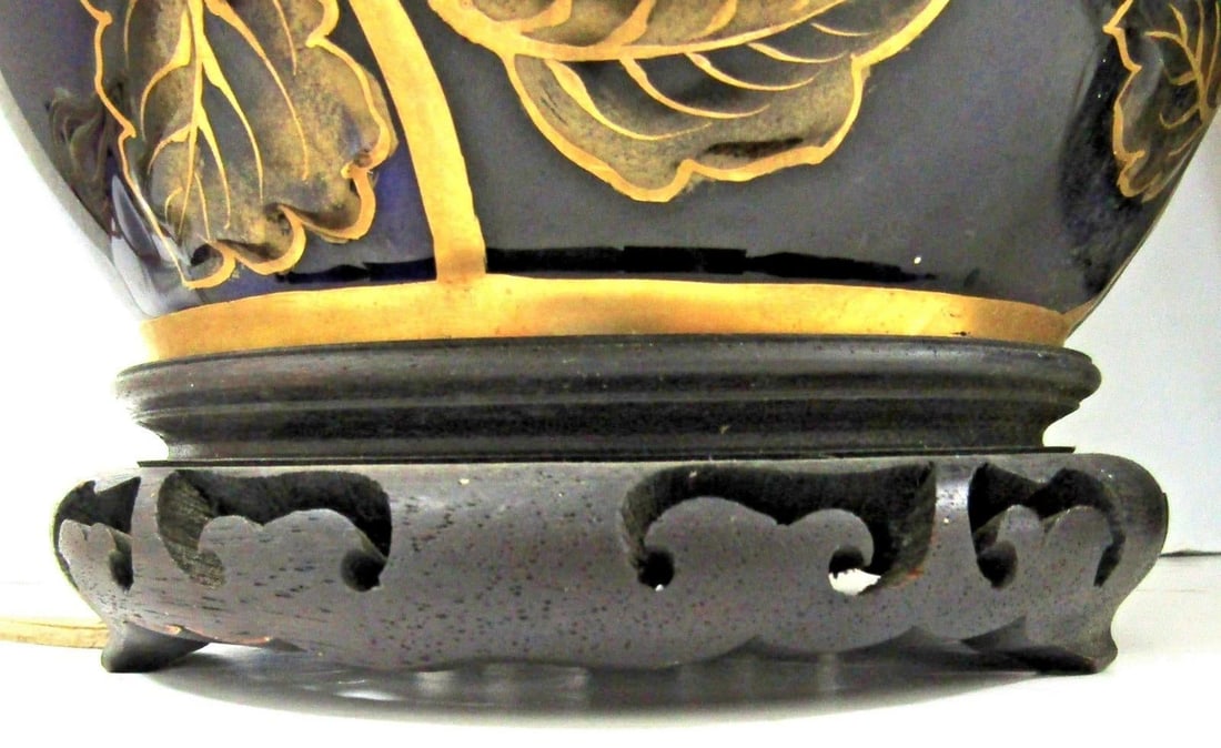 Late 19th Century Keller & Guerin French Porcelain Vase With Lion Rampant Table Lamps - a Pair - 12
