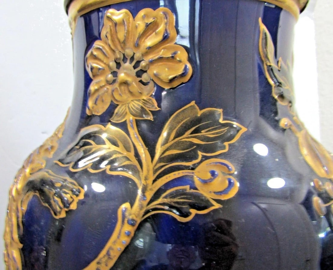 Late 19th Century Keller & Guerin French Porcelain Vase With Lion Rampant Table Lamps - a Pair - 15