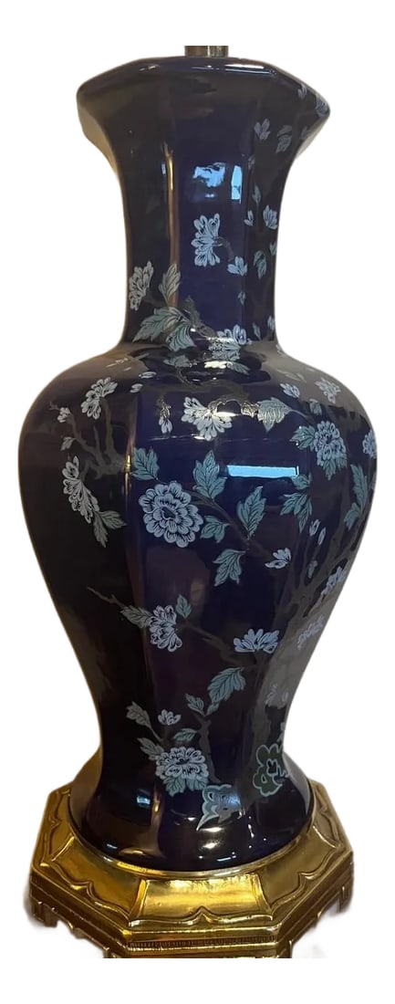 1970s Chinoiserie Cobalt Blue Porcelain Lamp - Heavy 6lb Greek Key Brass Base: Elevate your interior with this exceptional vintage 1970s Chinoiserie table lamp. A true estate find, this piece is distinguished by its substantial weight of nearly 6 lbs and a heavy cast metal base