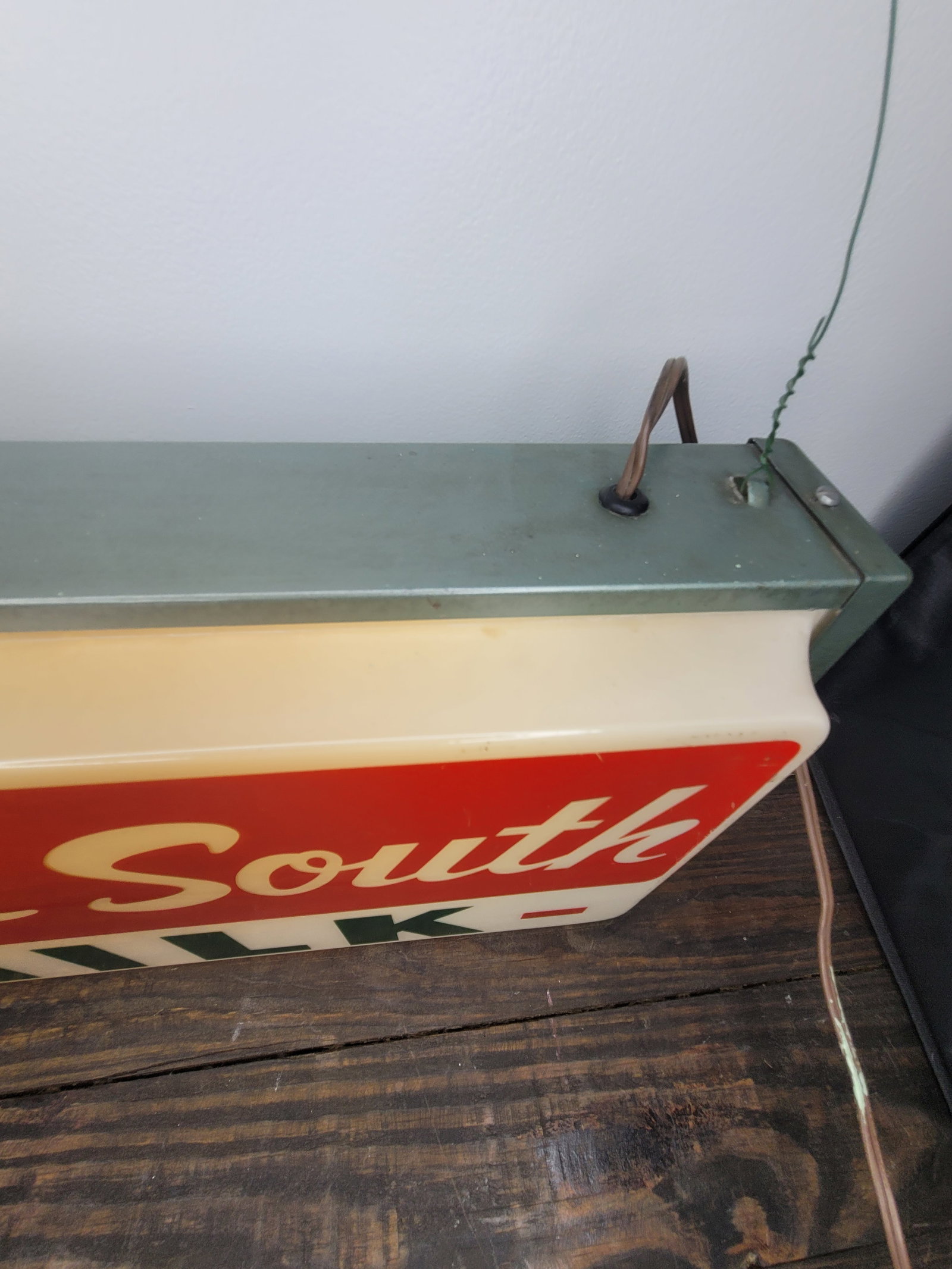 Mid 20th Century Deep South Milk Light-Up Advertising Clock by the Countryman Co. - 7
