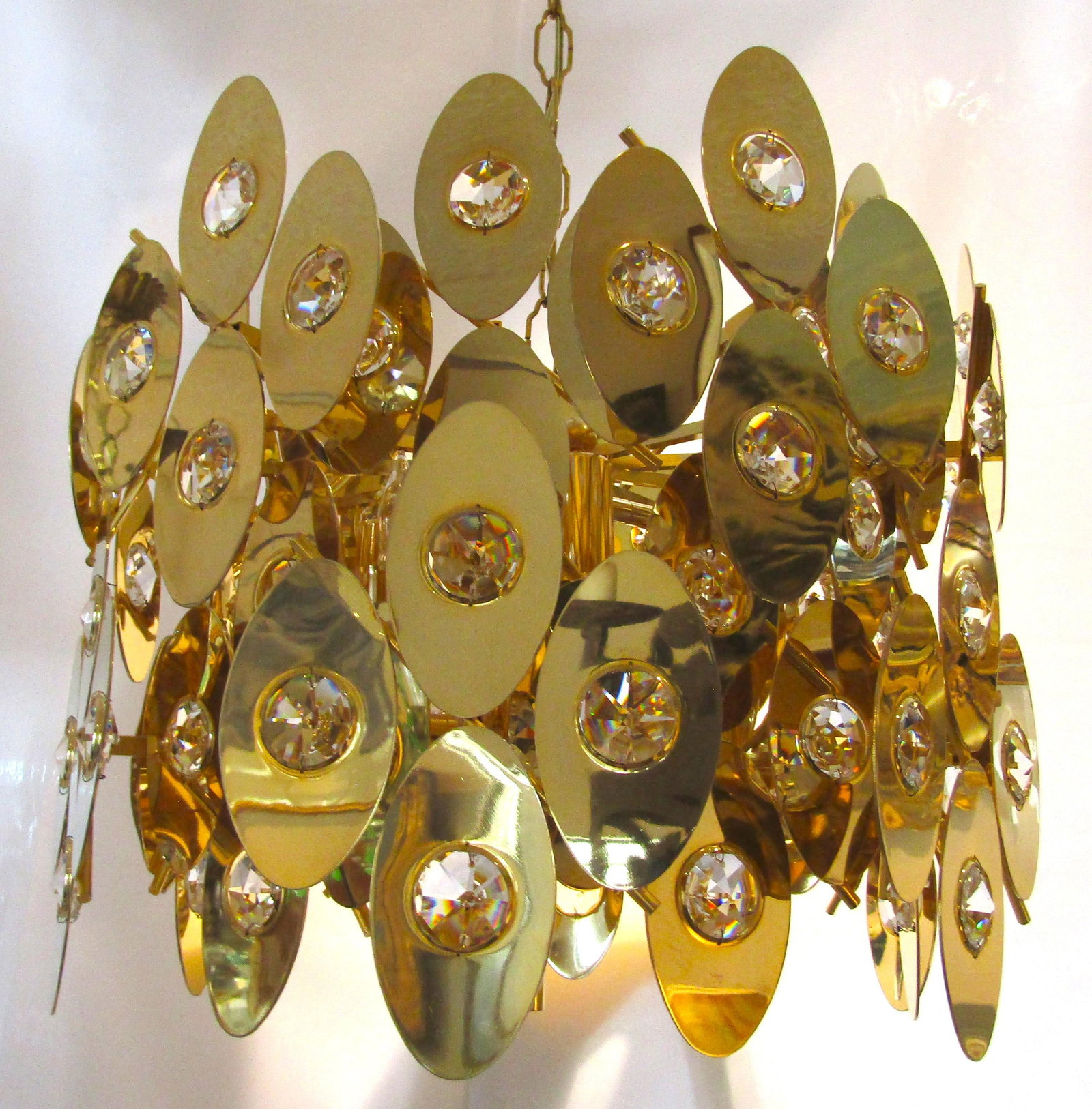 1970s Rare Gold Plated Brass Austrian Crystal Chandelier Attributed to Palwa - 4