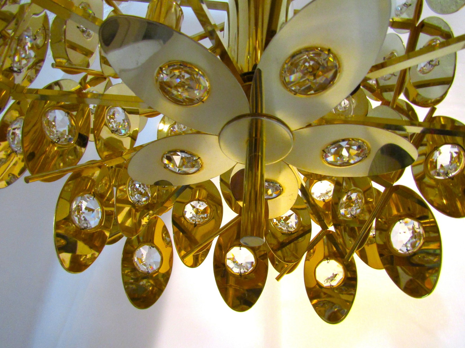 1970s Rare Gold Plated Brass Austrian Crystal Chandelier Attributed to Palwa - 8