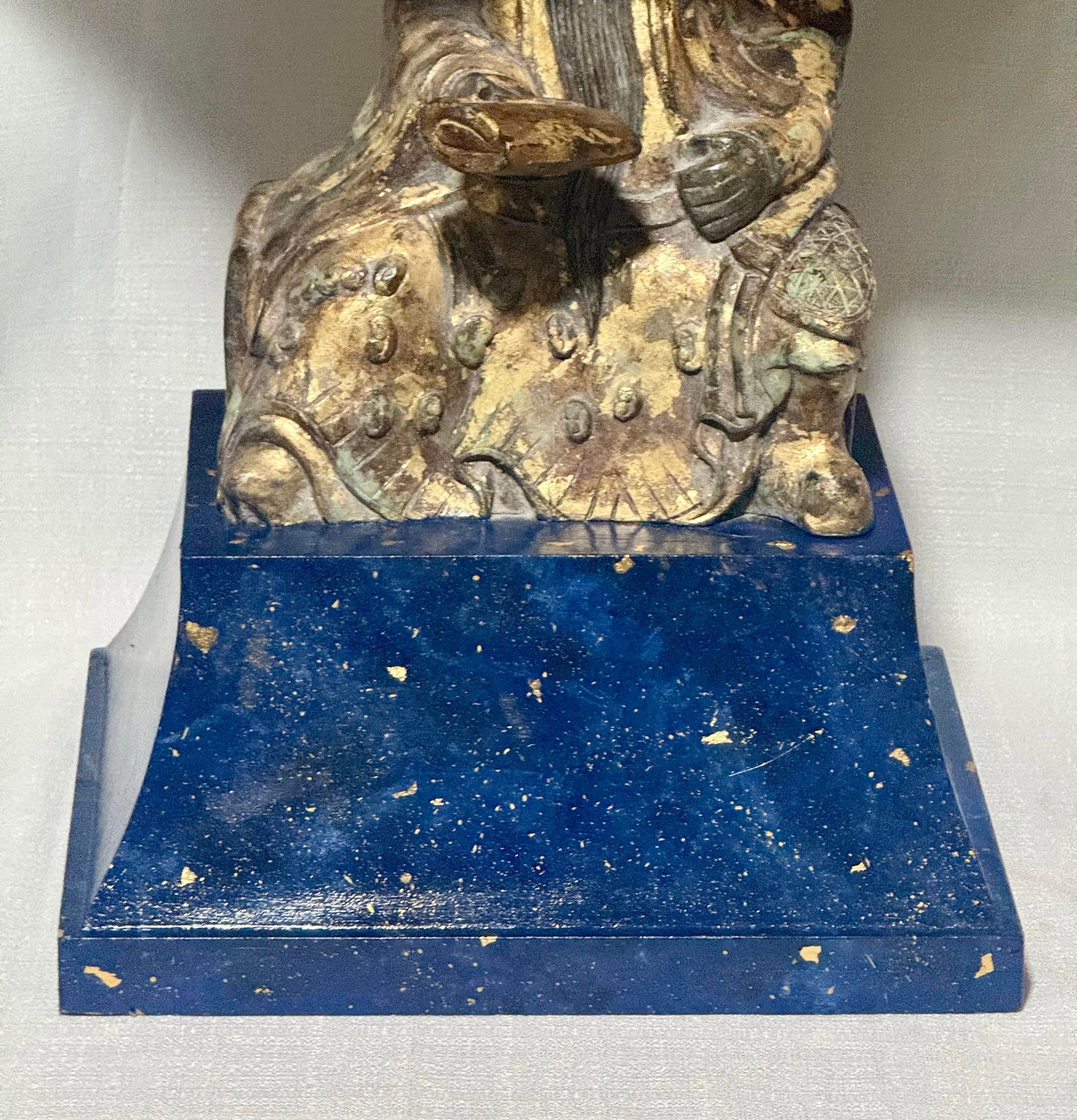 Mid-Century Parcel Gilt Faux Lapis Lazuli Asian Figural Table Lamp - 7