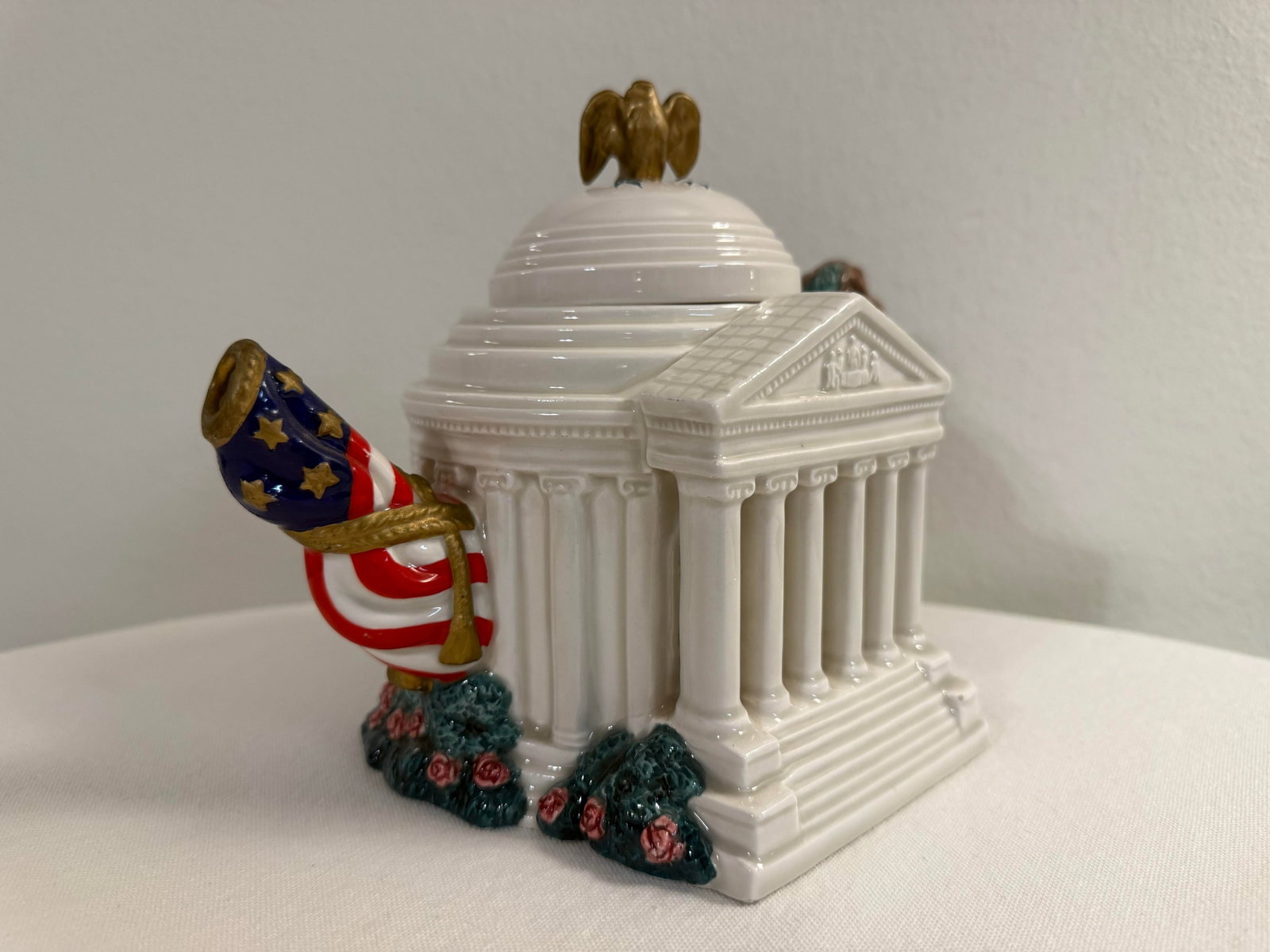 1990s Limited Edition "The Jefferson Memorial" Teapot With Lid Produced by Fitz and Floyd - 3