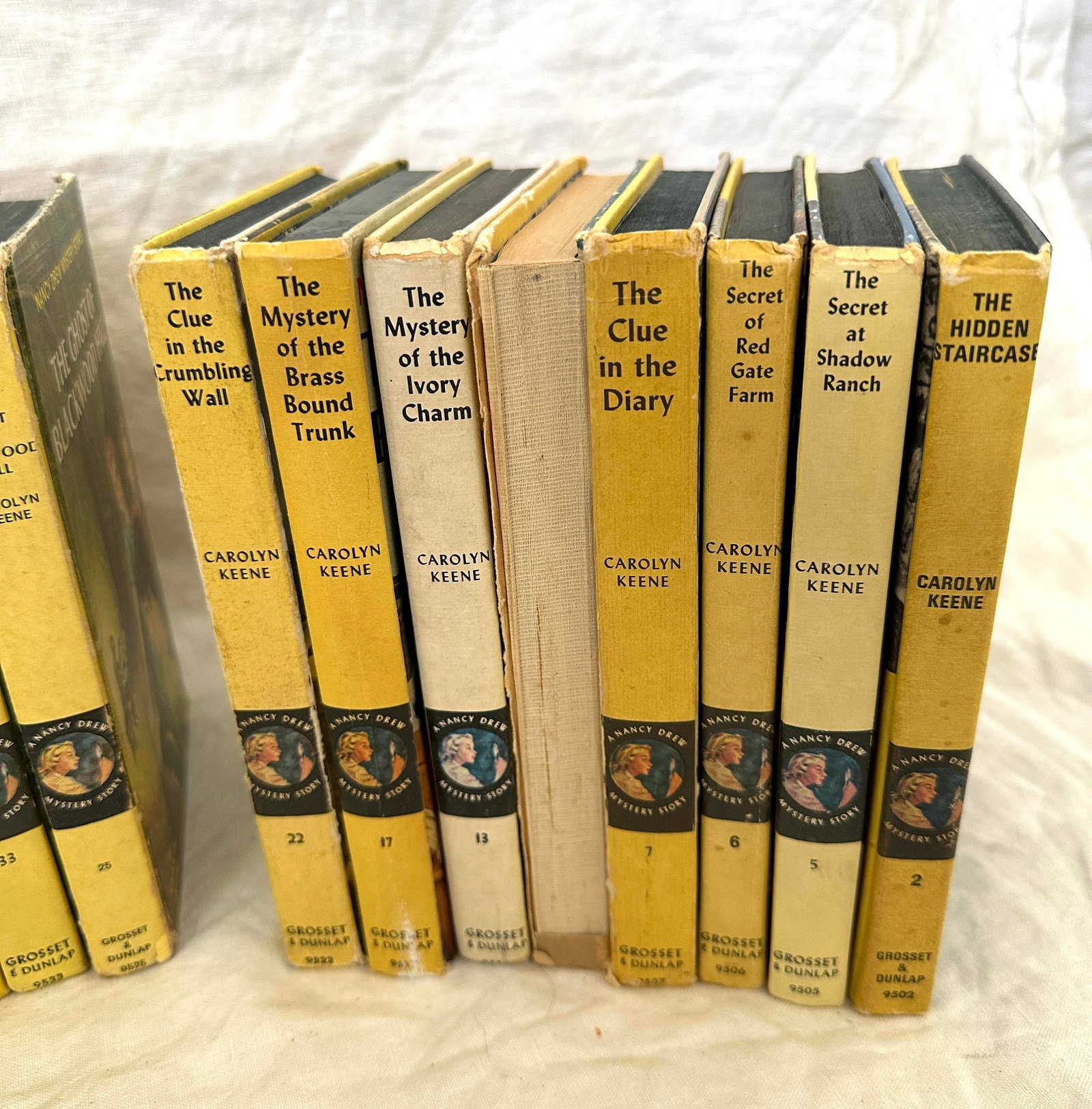 Vintage Nancy Drew Book Collection S/23 - 4