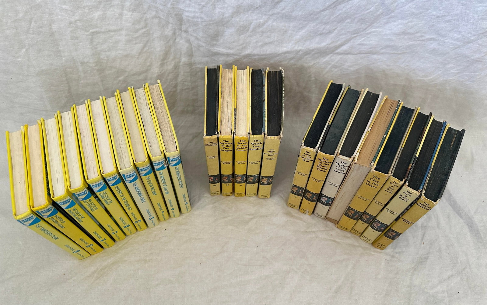 Vintage Nancy Drew Book Collection S/23 - 5