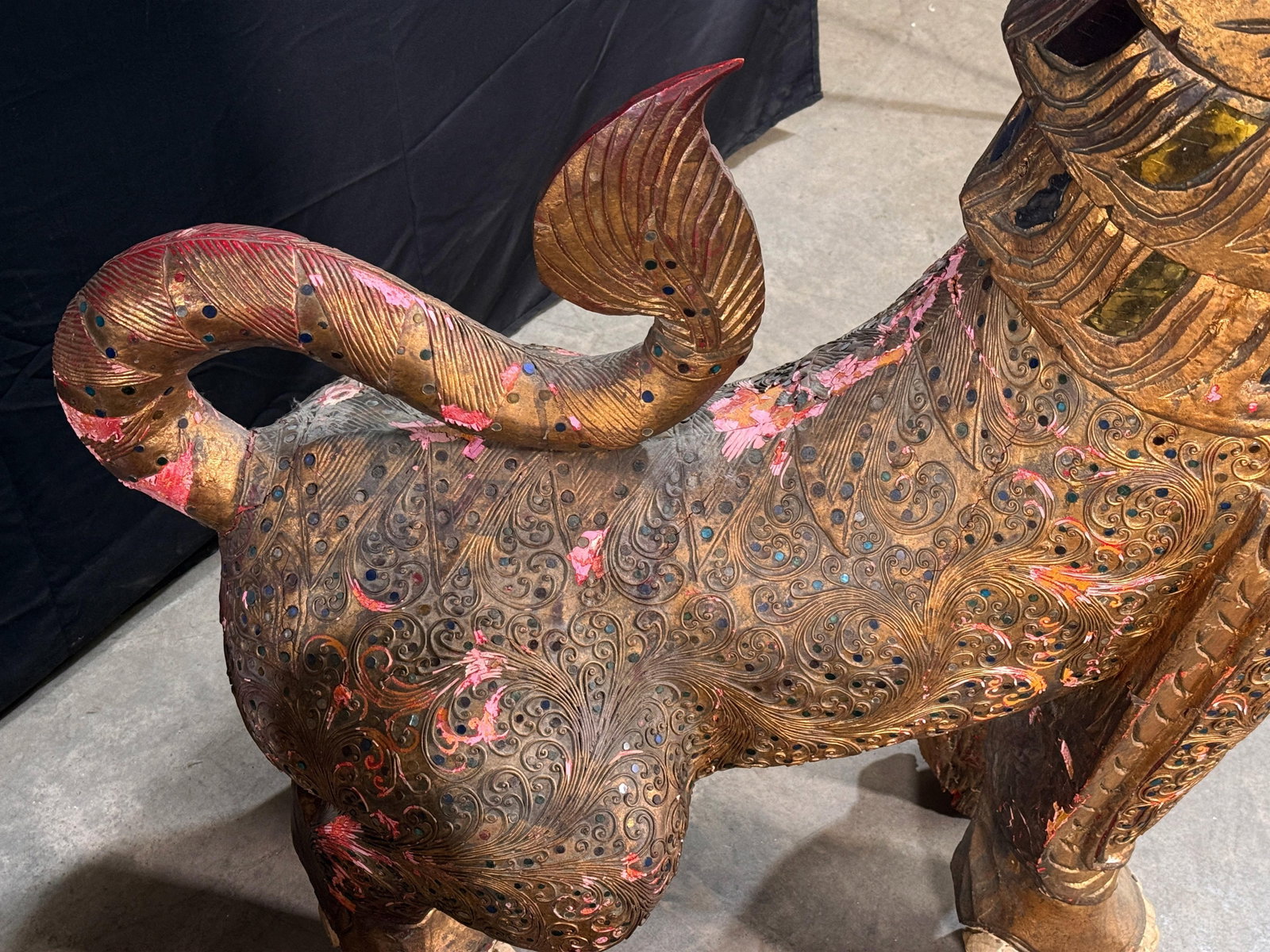Antique c.1920's/30's Pair of Monumental Burmese Carved Wood Gilt Temple Guardian Lions / Foo Dogs - 14