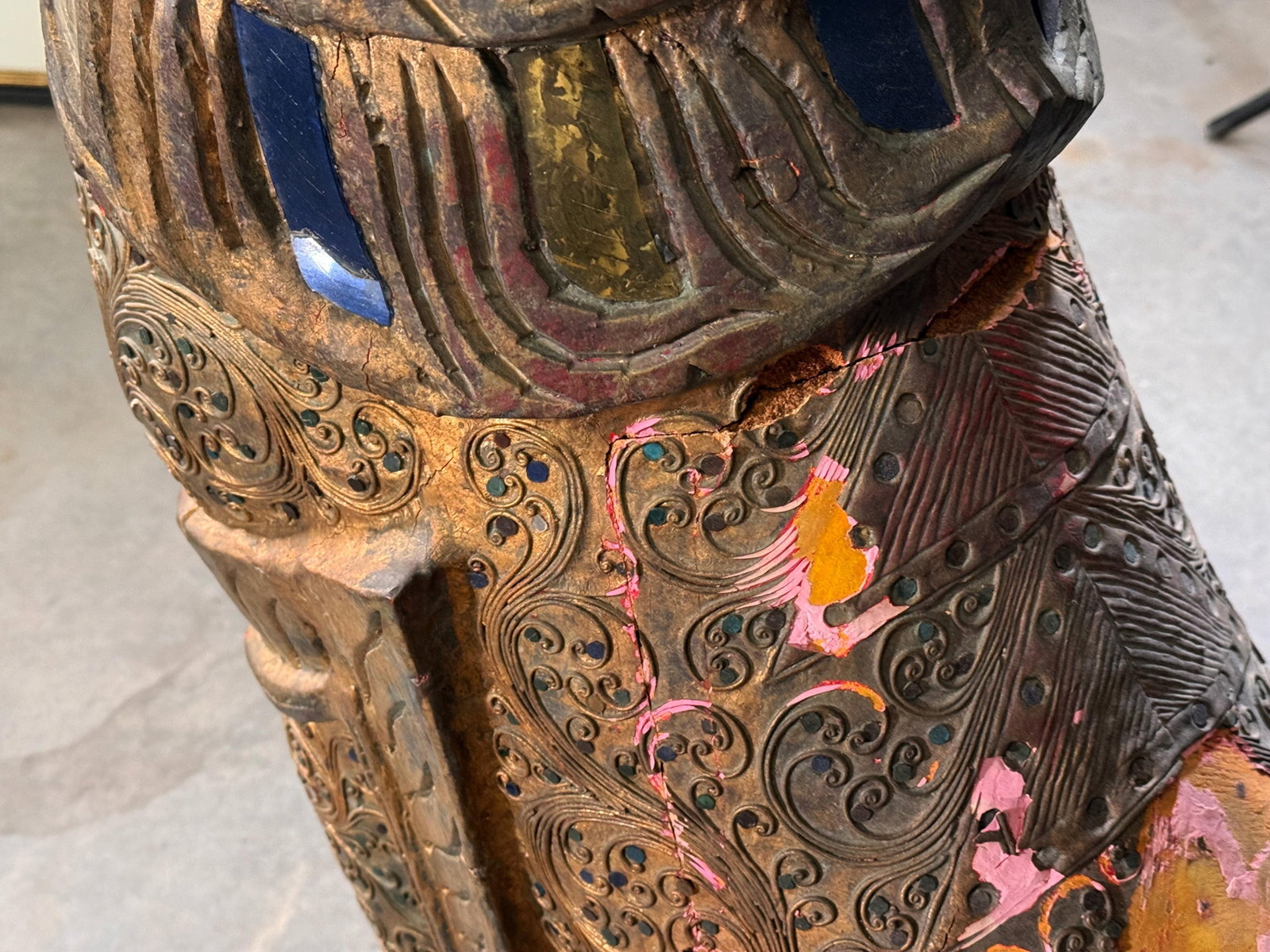 Antique c.1920's/30's Pair of Monumental Burmese Carved Wood Gilt Temple Guardian Lions / Foo Dogs - 17