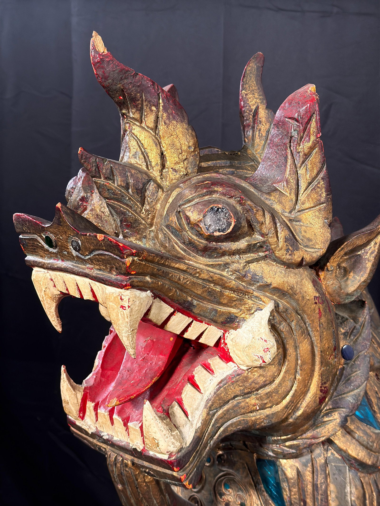 Antique c.1920's/30's Pair of Monumental Burmese Carved Wood Gilt Temple Guardian Lions / Foo Dogs - 5