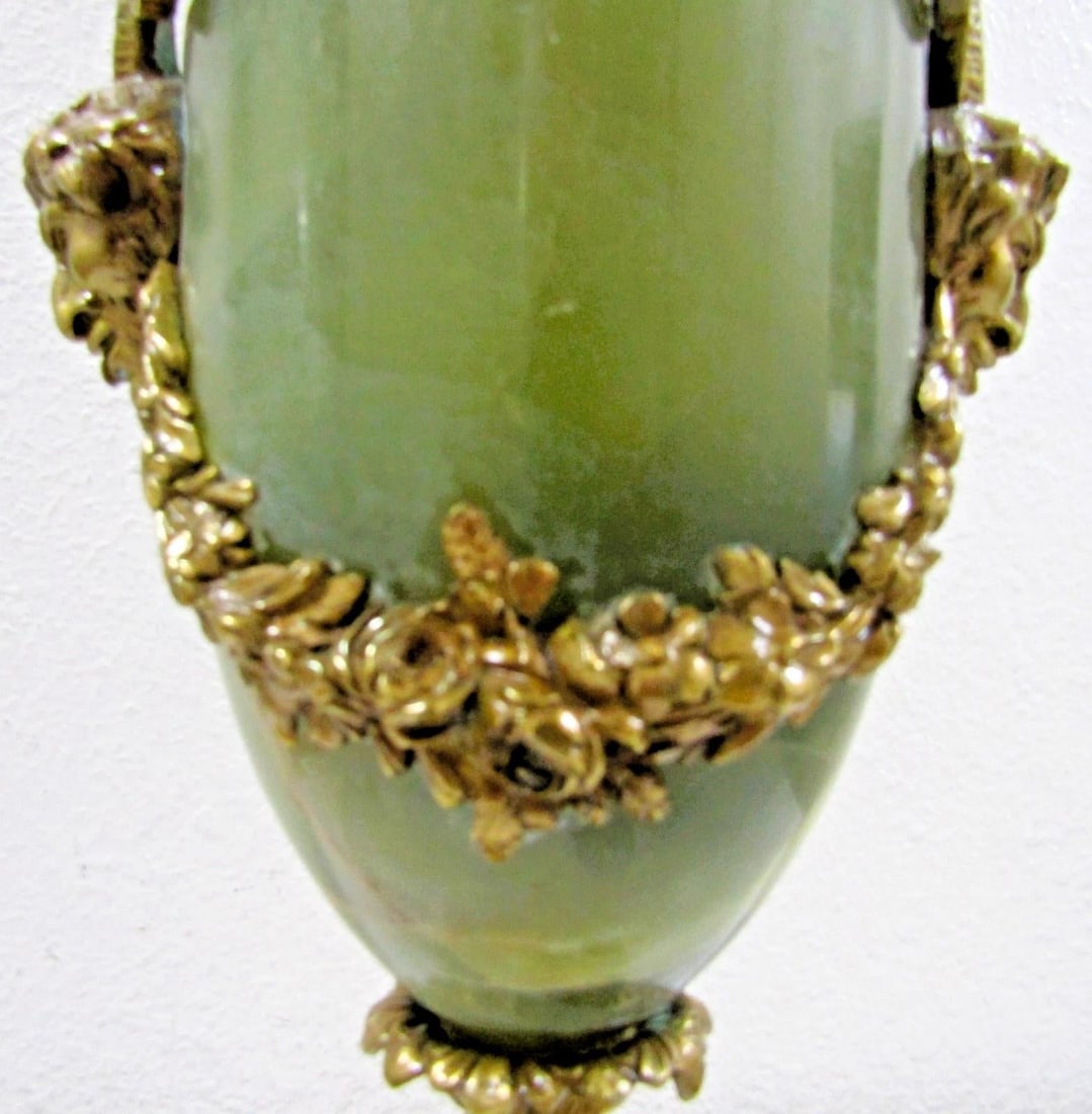 Antique French Neoclassical Green Onyx and Gilt Bronze Garland and Satyr Mounts Table Lamp - 15