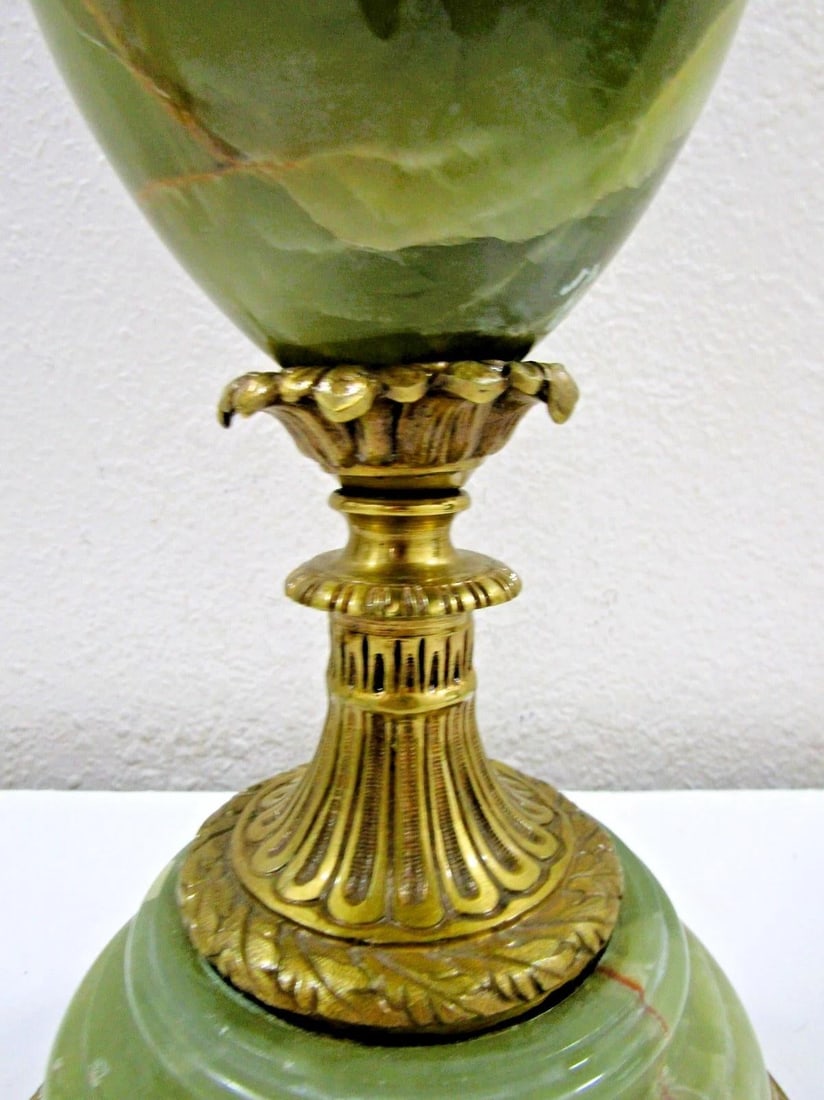 Antique French Neoclassical Green Onyx and Gilt Bronze Garland and Satyr Mounts Table Lamp - 4