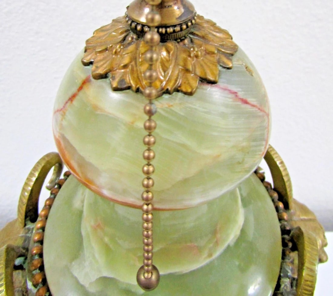 Antique French Neoclassical Green Onyx and Gilt Bronze Garland and Satyr Mounts Table Lamp - 6