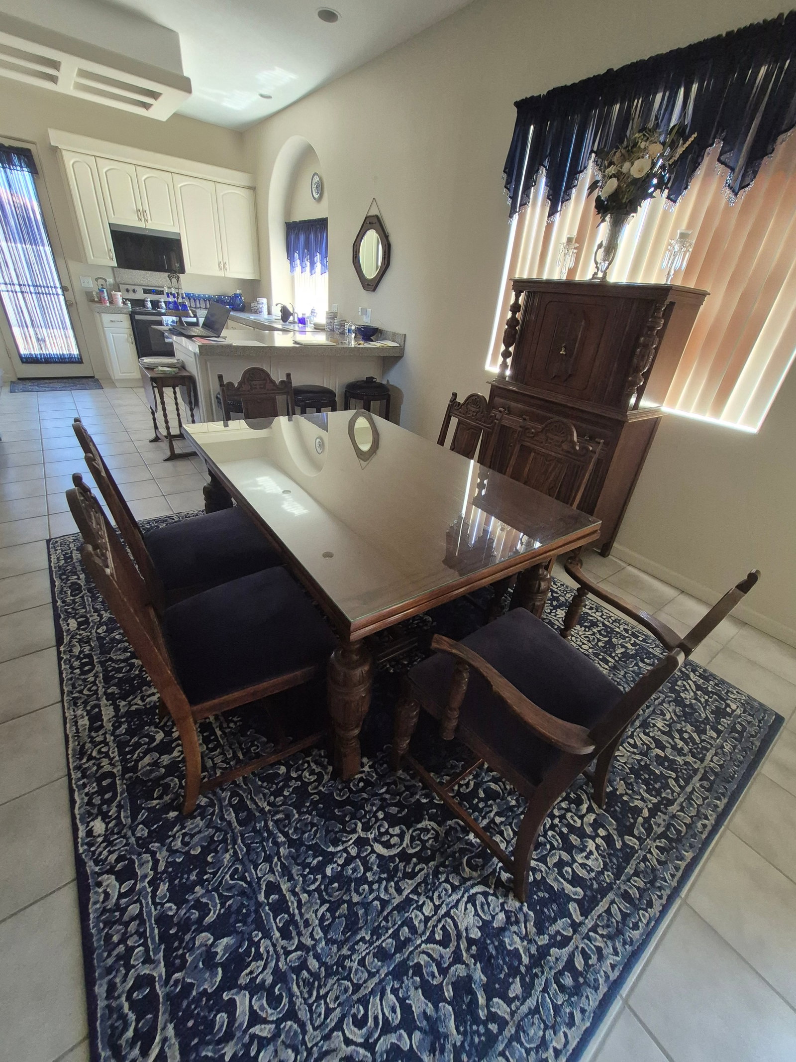 Early 20th Century Jacobean Revival Table With Six Chairs - 3