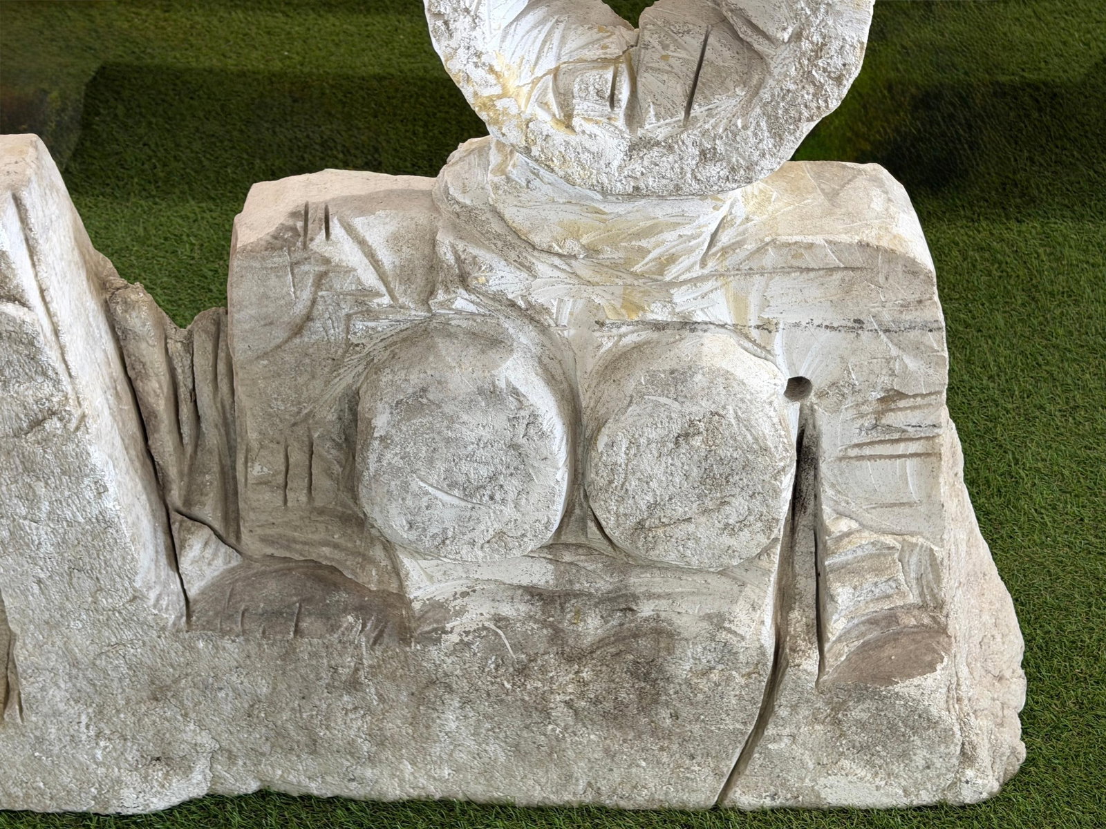 Monumental Marble Reclining Female Figure Sculpture, Manner of Henry Moore, 1970 - 10