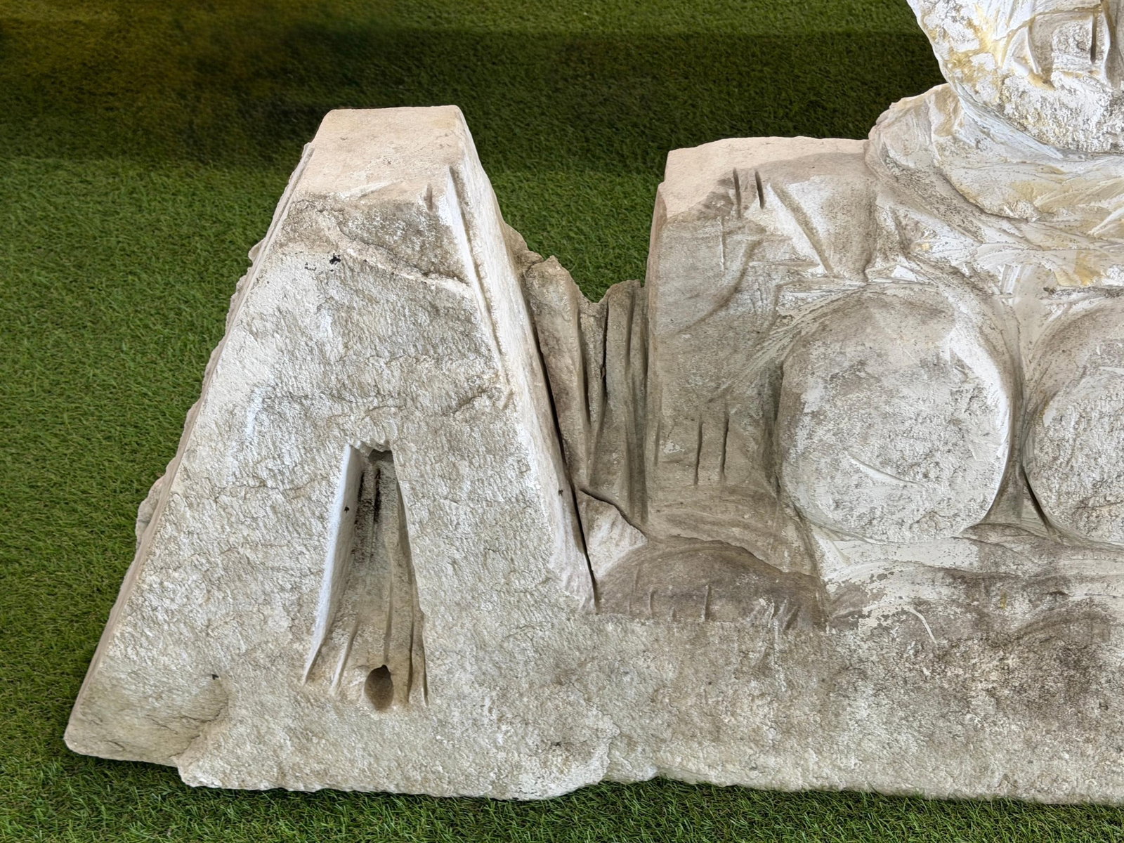Monumental Marble Reclining Female Figure Sculpture, Manner of Henry Moore, 1970 - 11